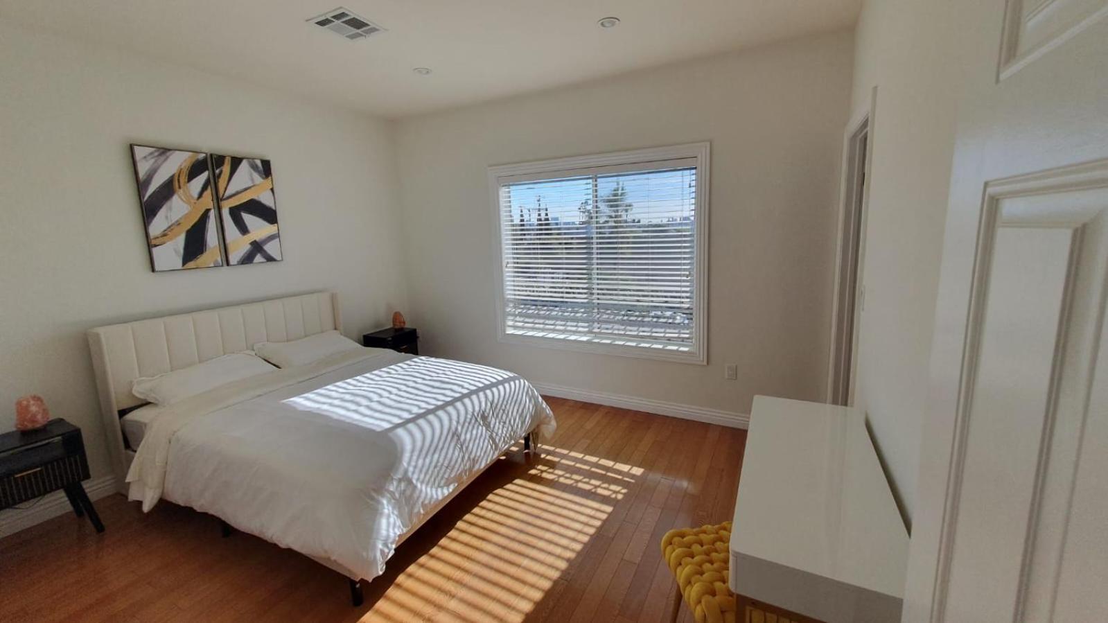 Hotel cápsula 3 Bedroom Hollywood Gem *