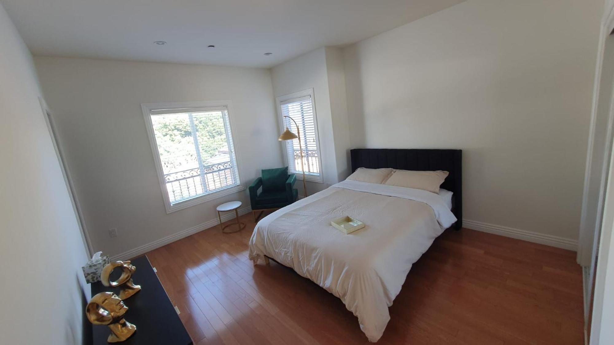 Hotel cápsula 3 Bedroom Hollywood Gem